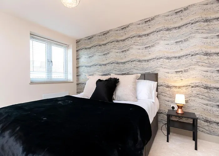 Avery House 2 - Two Bedroom With Outdoor Terrace By Bpne